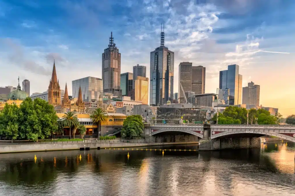 skyline de Melbourne avec eau
